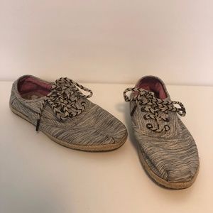 TOMS Gray Heathered Sneakers Shoes ((size W9))